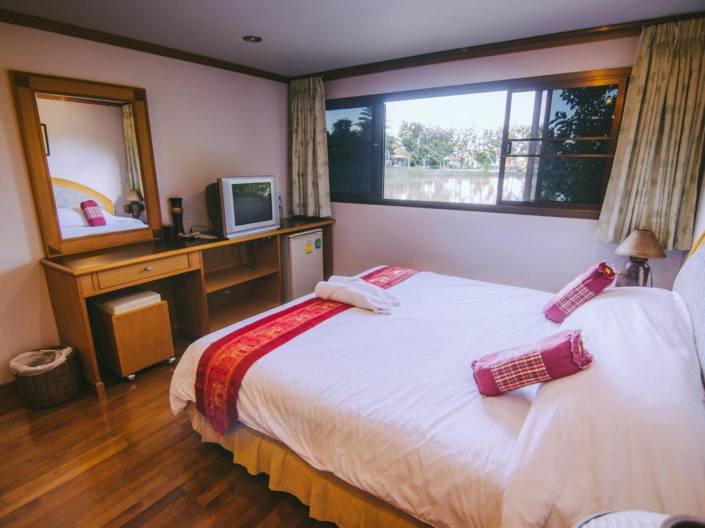 Tanita Lagoon Resort Udon Thani Zimmer foto