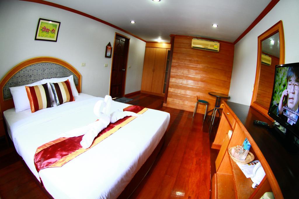 Tanita Lagoon Resort Udon Thani Zimmer foto